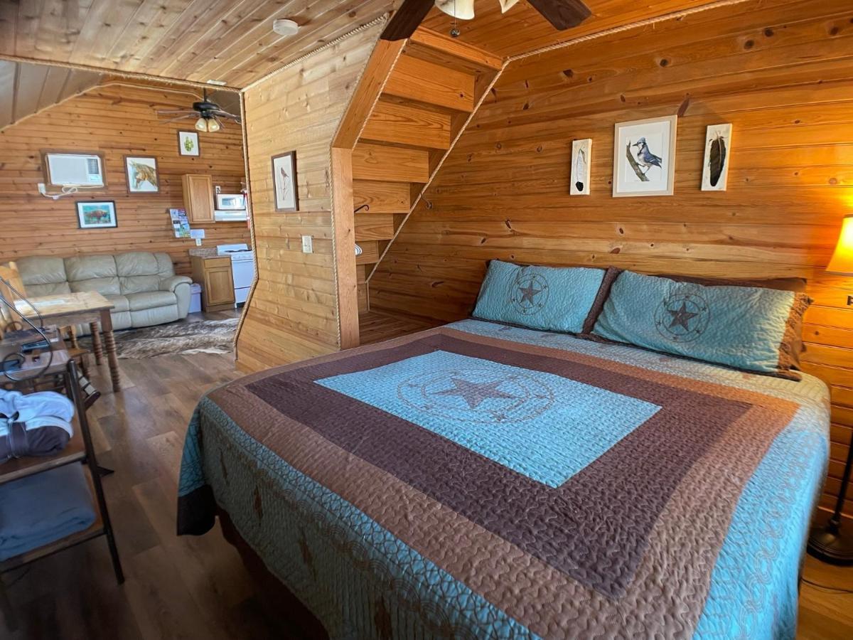 Walnut Canyon Cabins フレデリックスバーグ エクステリア 写真