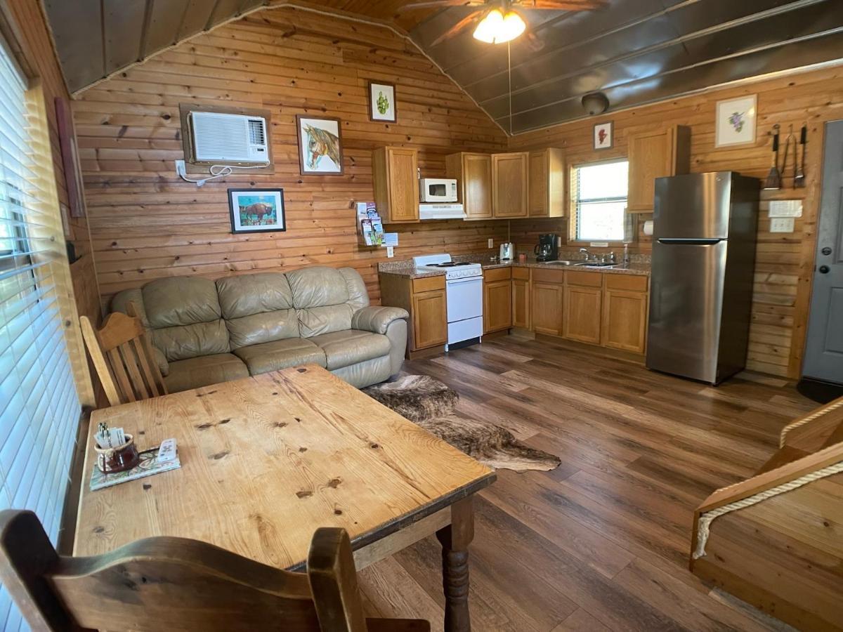 Walnut Canyon Cabins フレデリックスバーグ エクステリア 写真