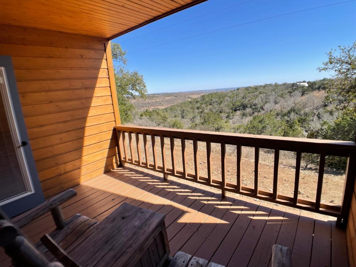 Walnut Canyon Cabins フレデリックスバーグ エクステリア 写真