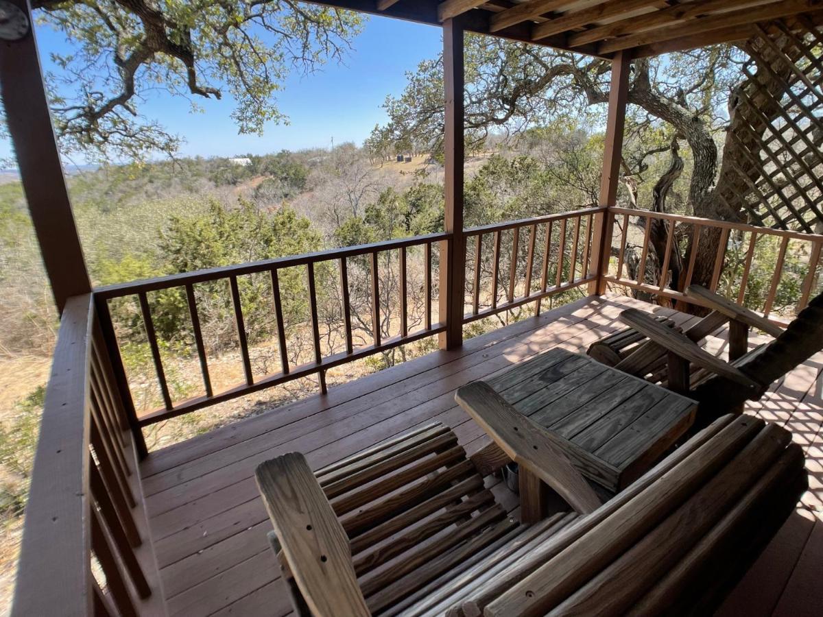 Walnut Canyon Cabins フレデリックスバーグ エクステリア 写真