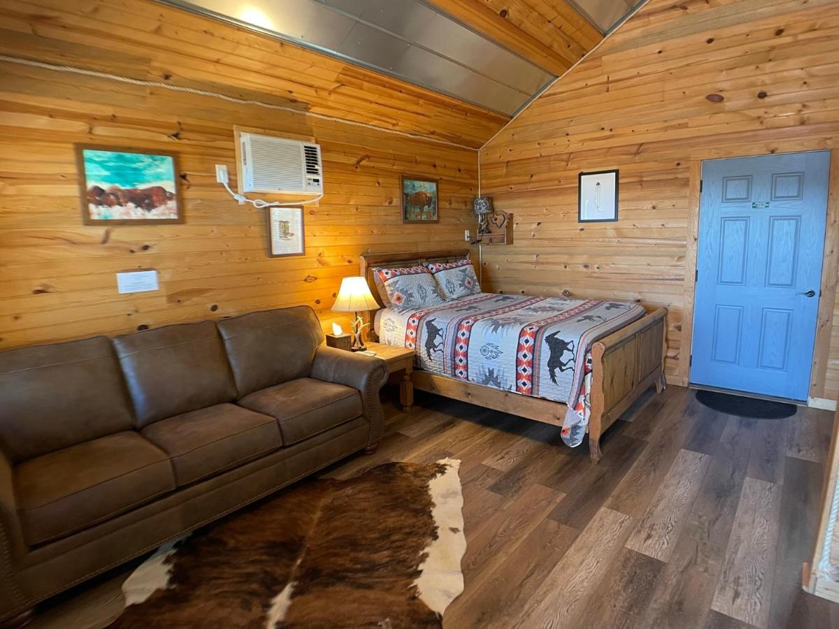 Walnut Canyon Cabins フレデリックスバーグ エクステリア 写真