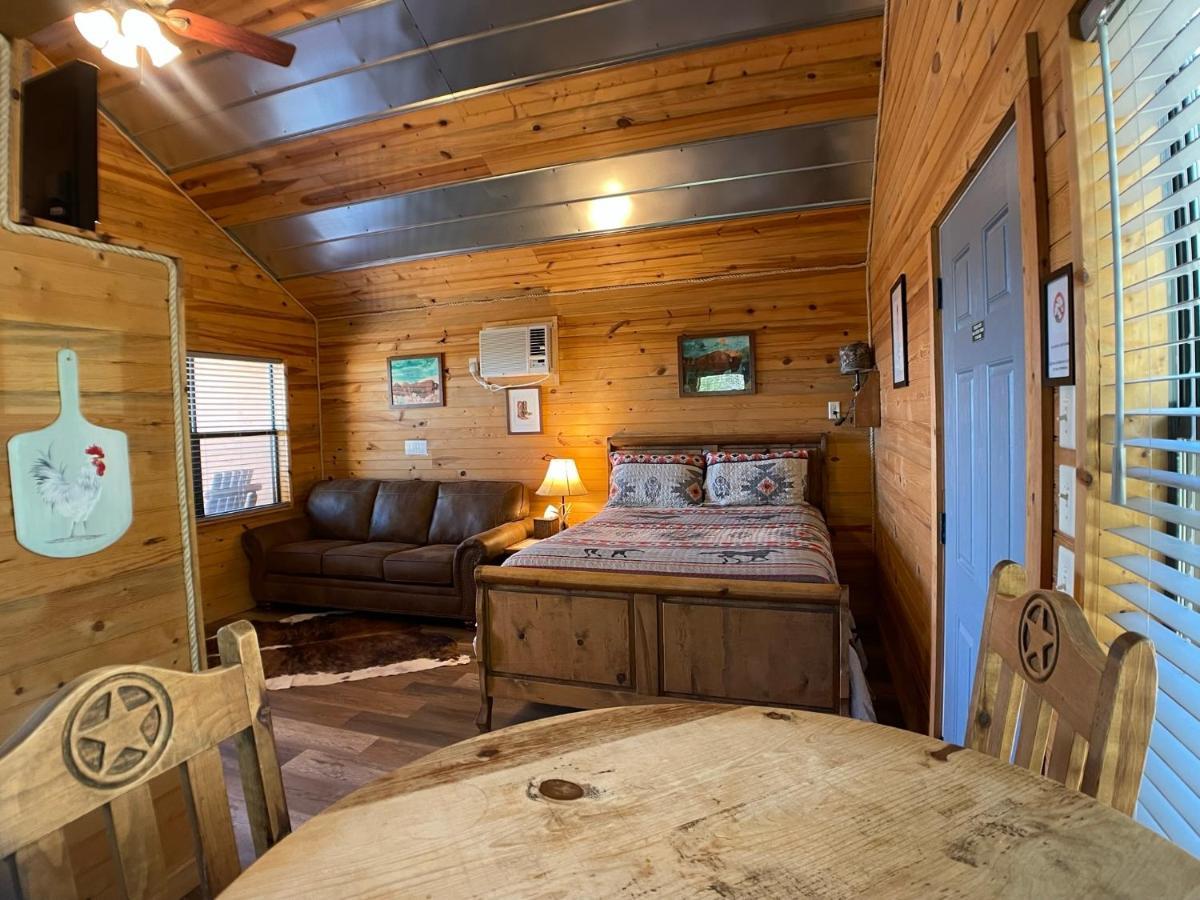 Walnut Canyon Cabins フレデリックスバーグ エクステリア 写真